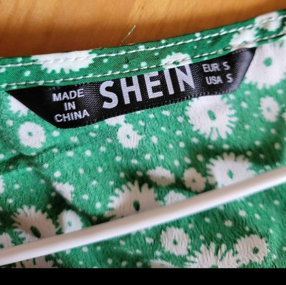 Small Shein Floral Top - Picture 2 of 2